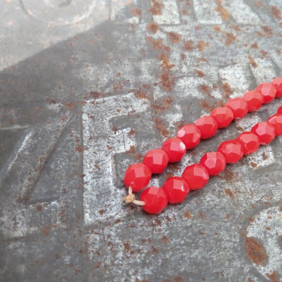 Vintage Scarlet Red Glass Necklace Molded Faceted Beads - Picture 3 of 10